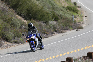 Illustration for article titled 2015 Yamaha YZF-R3 First Ride - The Beginner Bike and Beyond